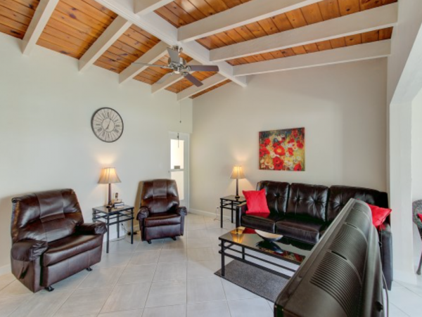 Ground floor unis, garden view Beachside of Road
